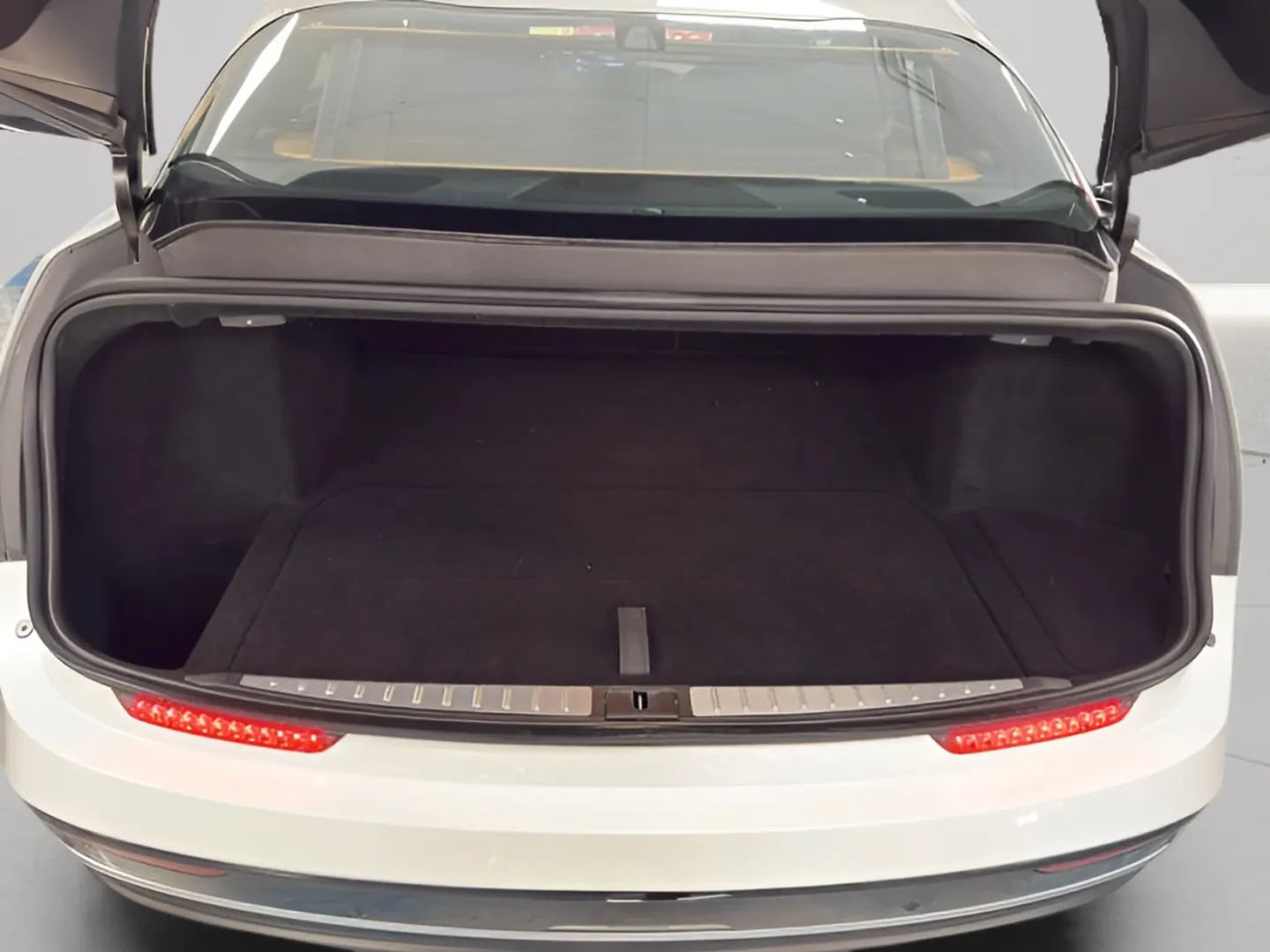 Used 2022 Lucid Air Grand Touring AWD/4WD image 14