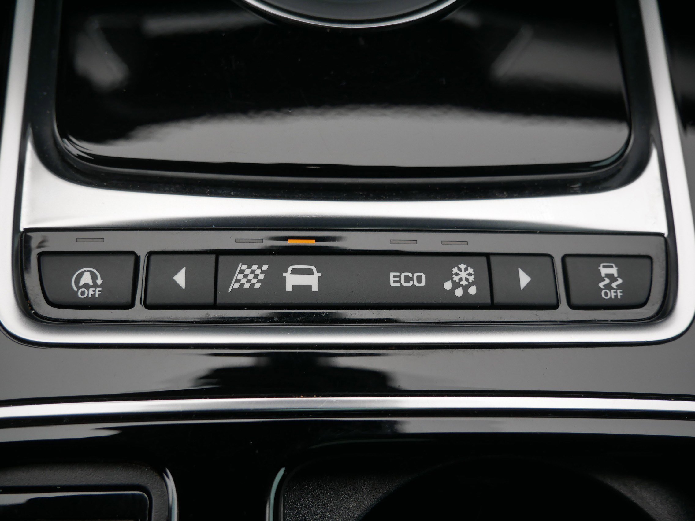 Used 2020 Jaguar XF Prestige image 30