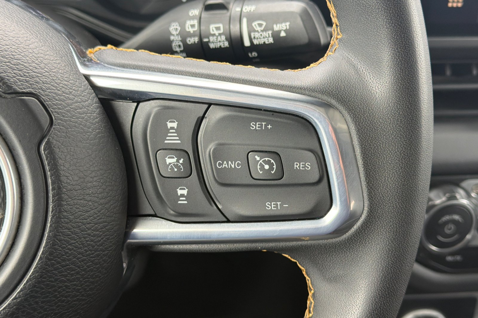 Used 2024 Jeep Wrangler Unlimited Sahara AWD/4WD image 31