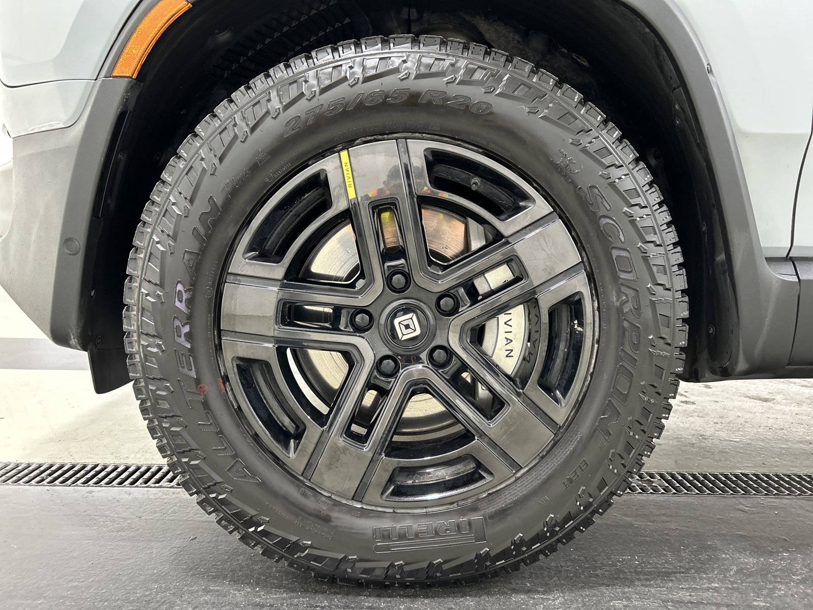 Used 2023 Rivian R1S Adventure image 9