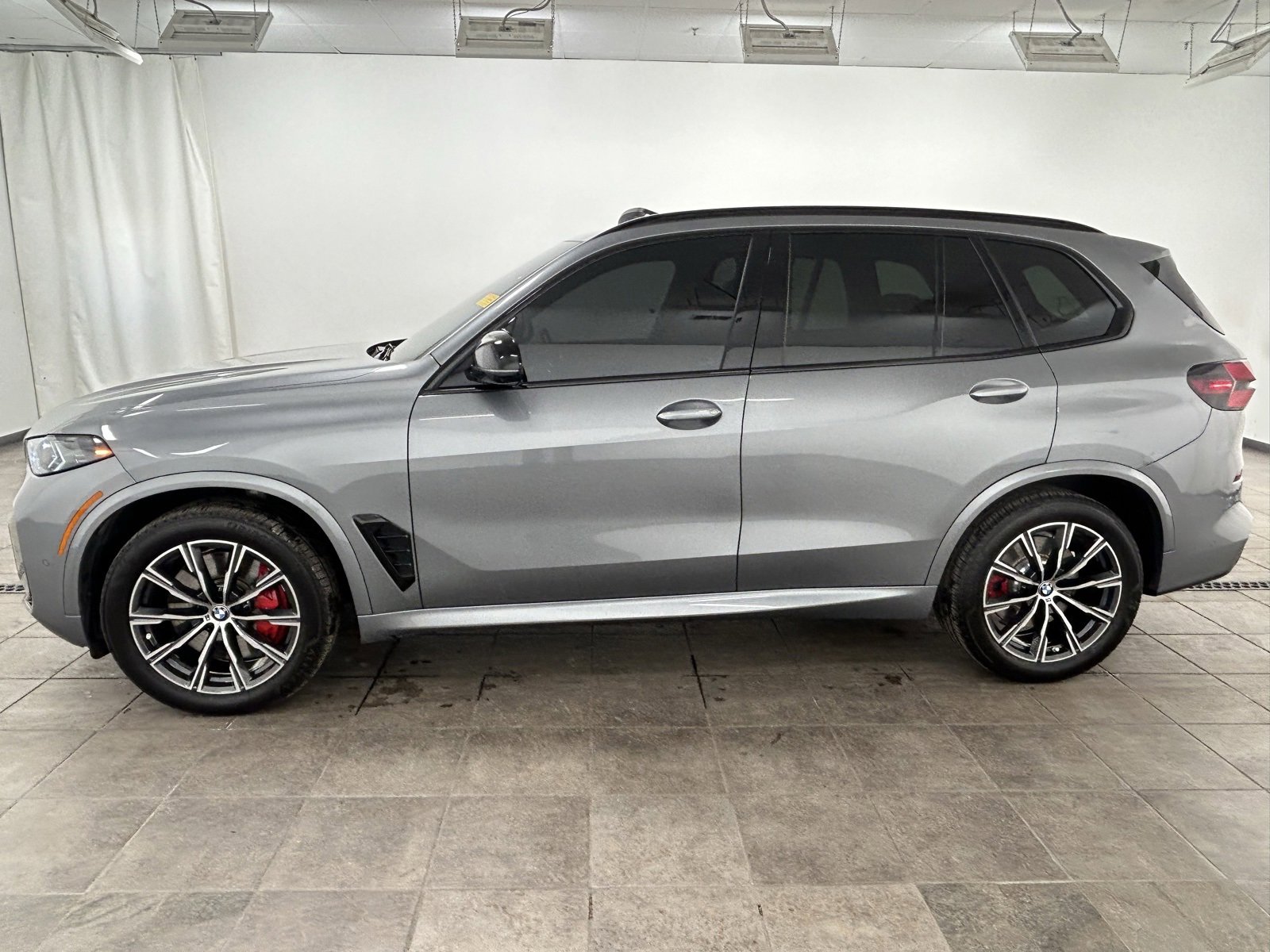 Used 2025 BMW X5 M60i image 2