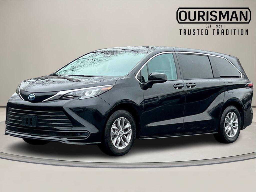 Used 2024 Toyota Sienna LE image 2
