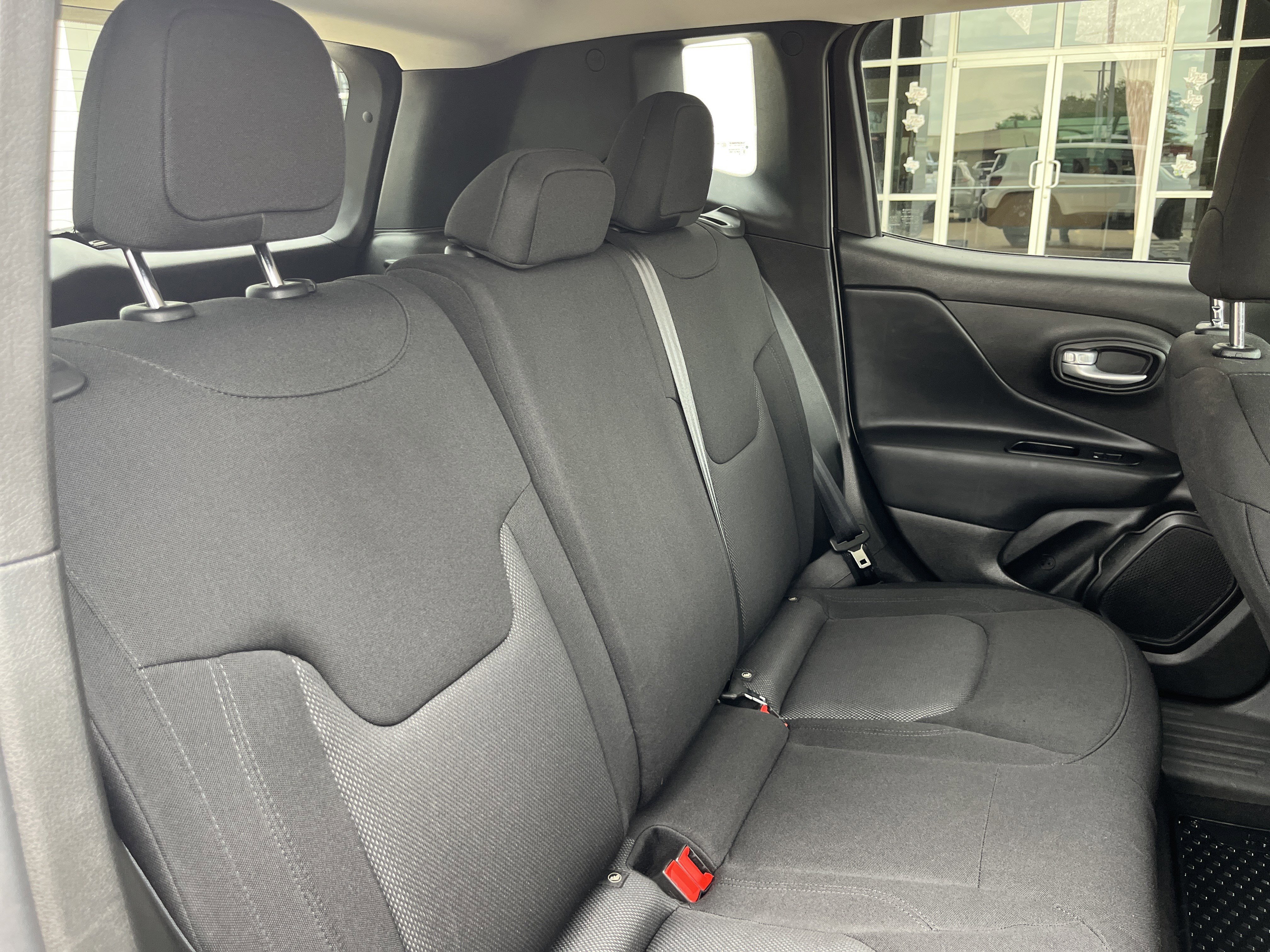 Used 2023 Jeep Renegade Latitude AWD/4WD image 17