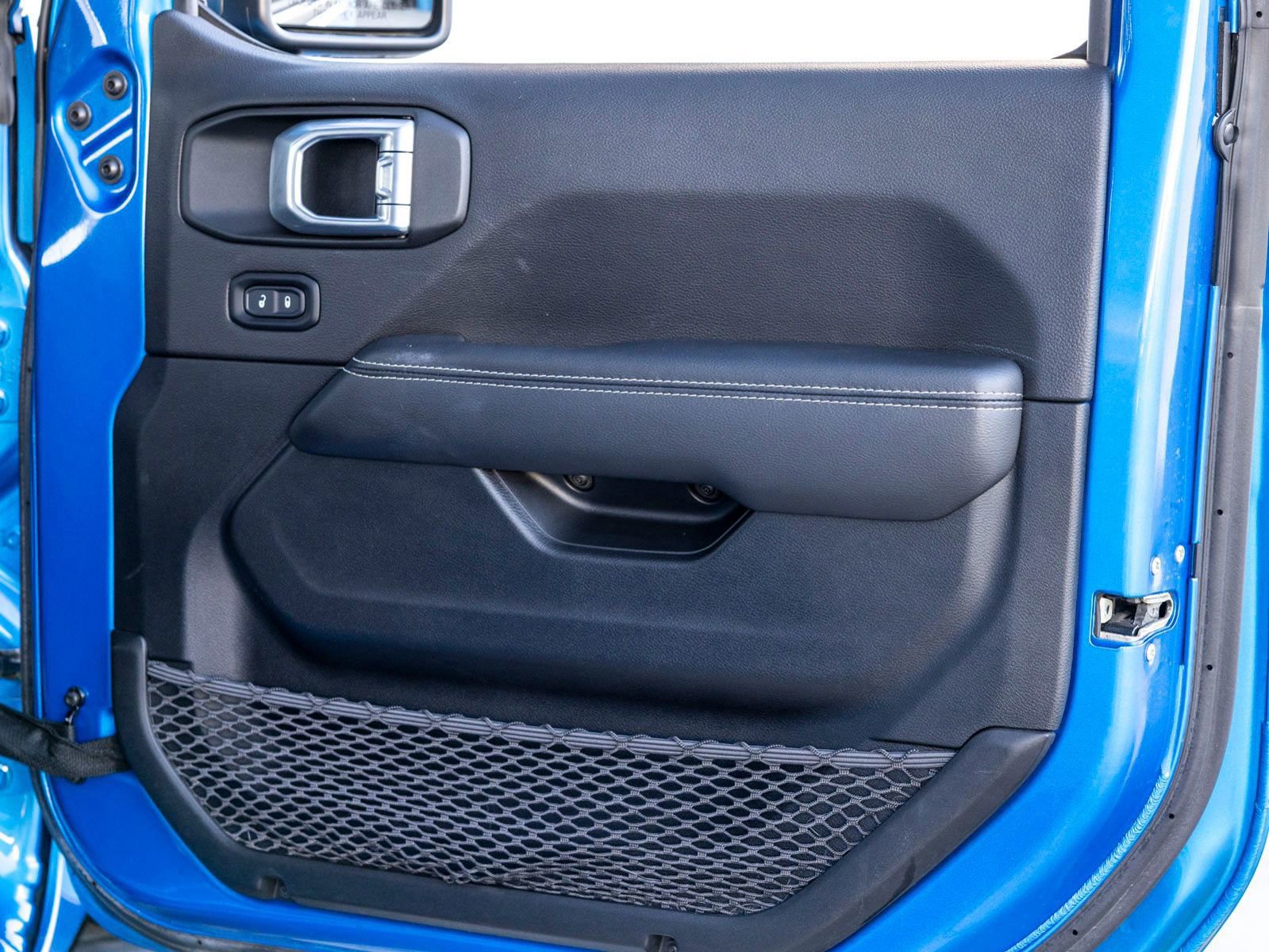 Used 2023 Jeep Wrangler Unlimited Sahara image 25