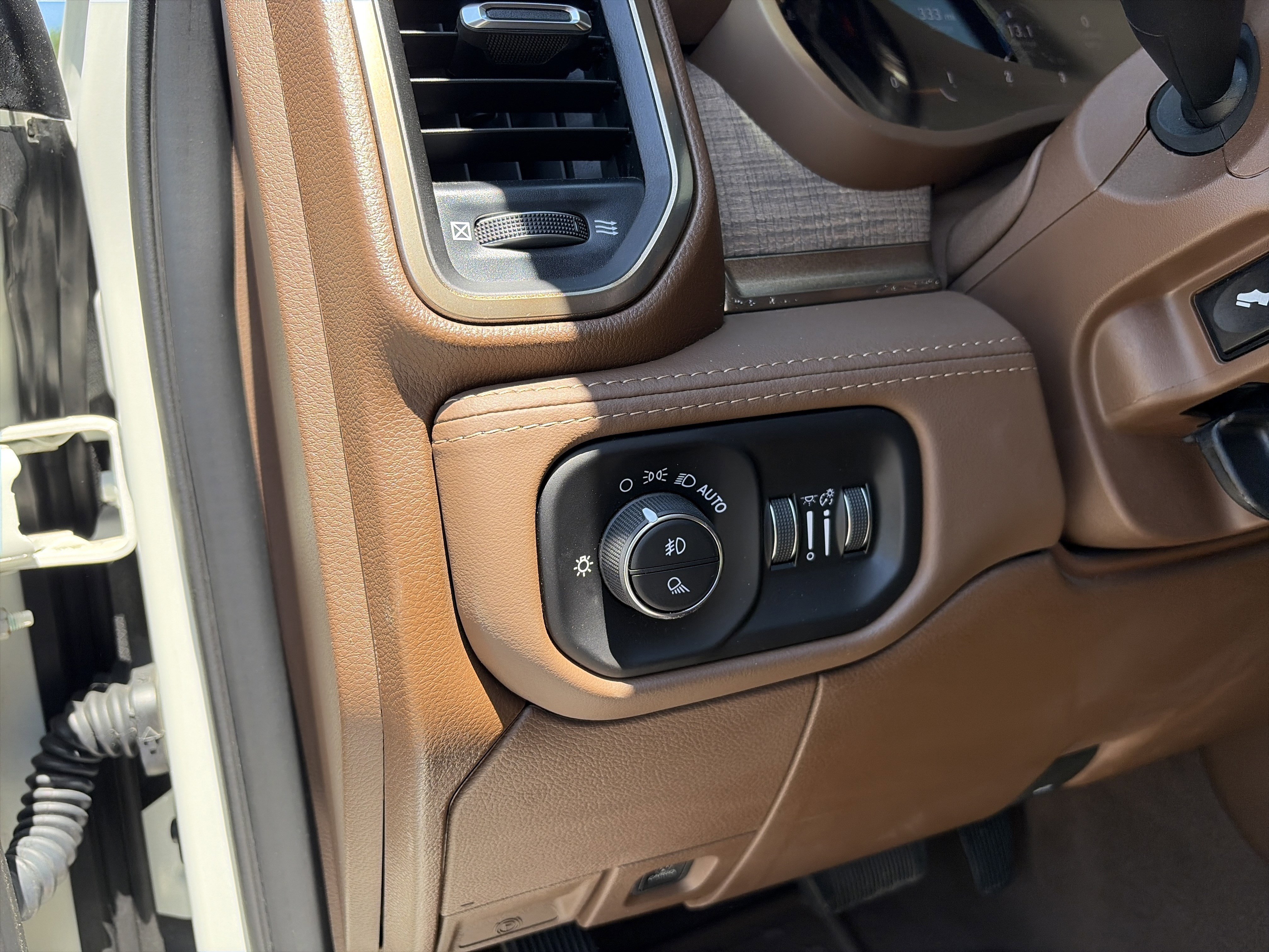 Used 2023 RAM 3500 Limited AWD/4WD image 26