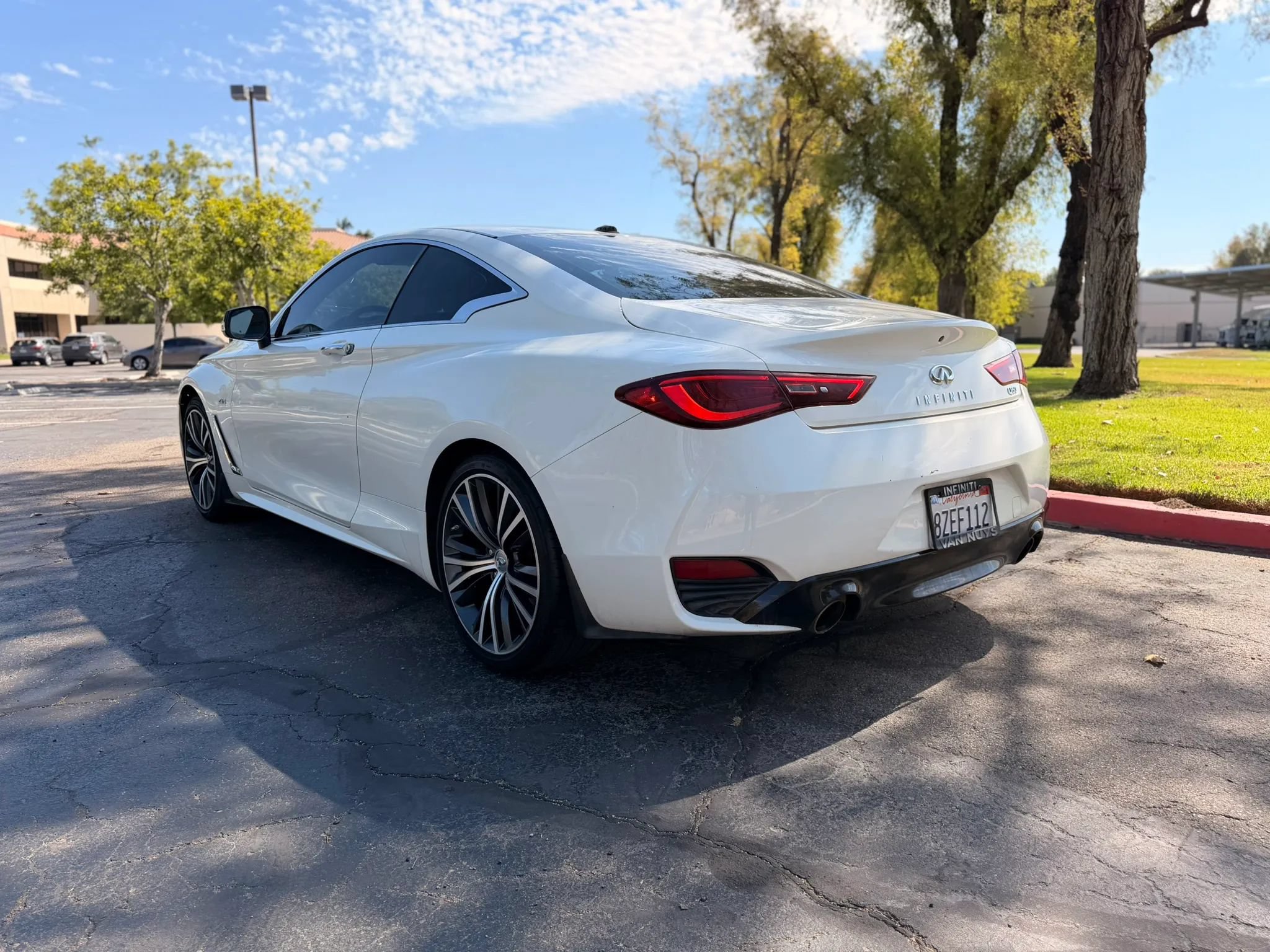 Used 2017 INFINITI Q60 2.0t w/ Moonroof Package RWD image 8