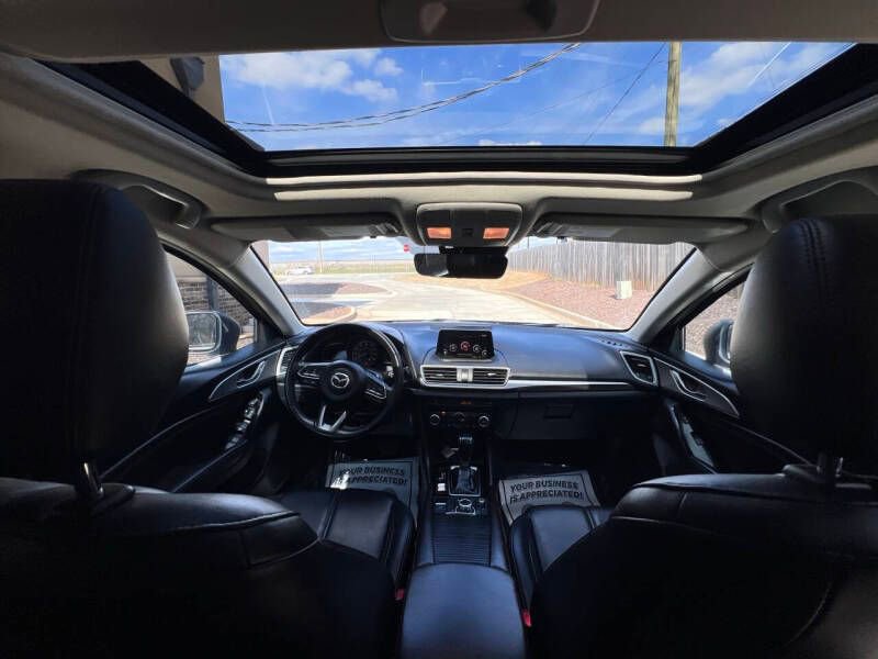 Used 2018 MAZDA MAZDA3 Touring FWD image 15