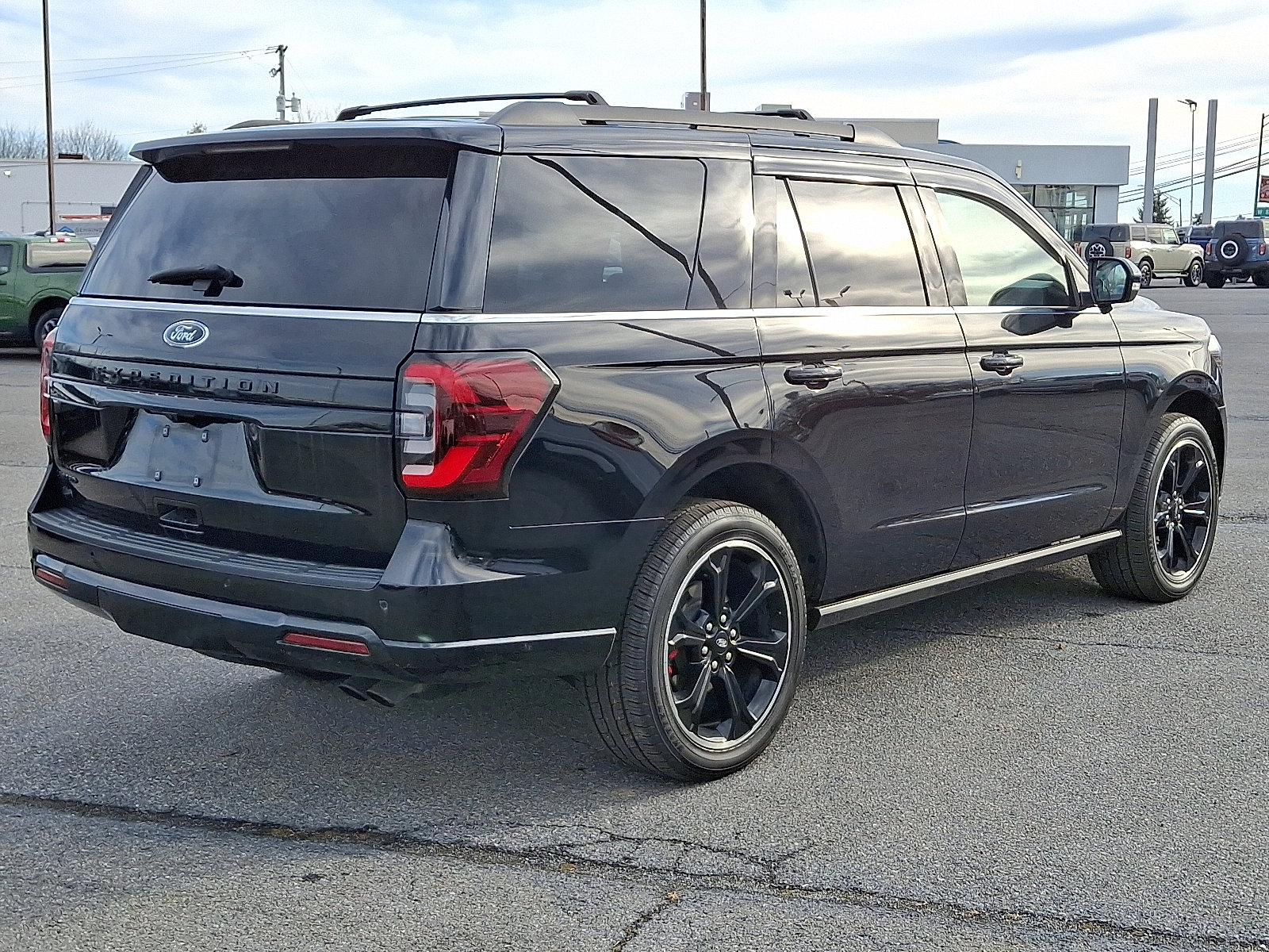 Used 2022 Ford Expedition Limited AWD/4WD image 6