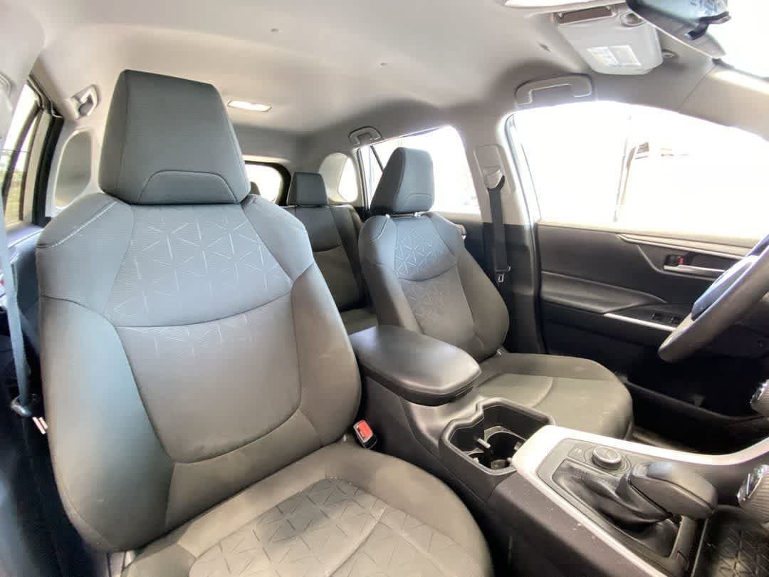 Used 2025 Toyota RAV4 XLE AWD/4WD image 26