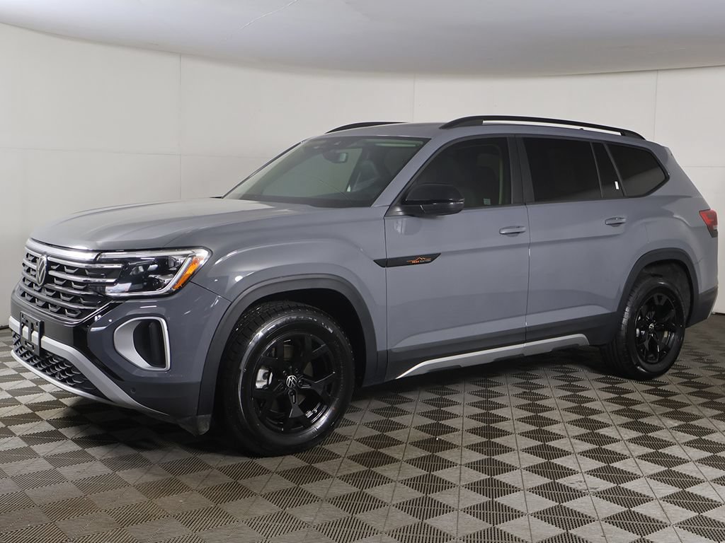 Used 2024 Volkswagen Atlas Peak Edition SE AWD/4WD image 9