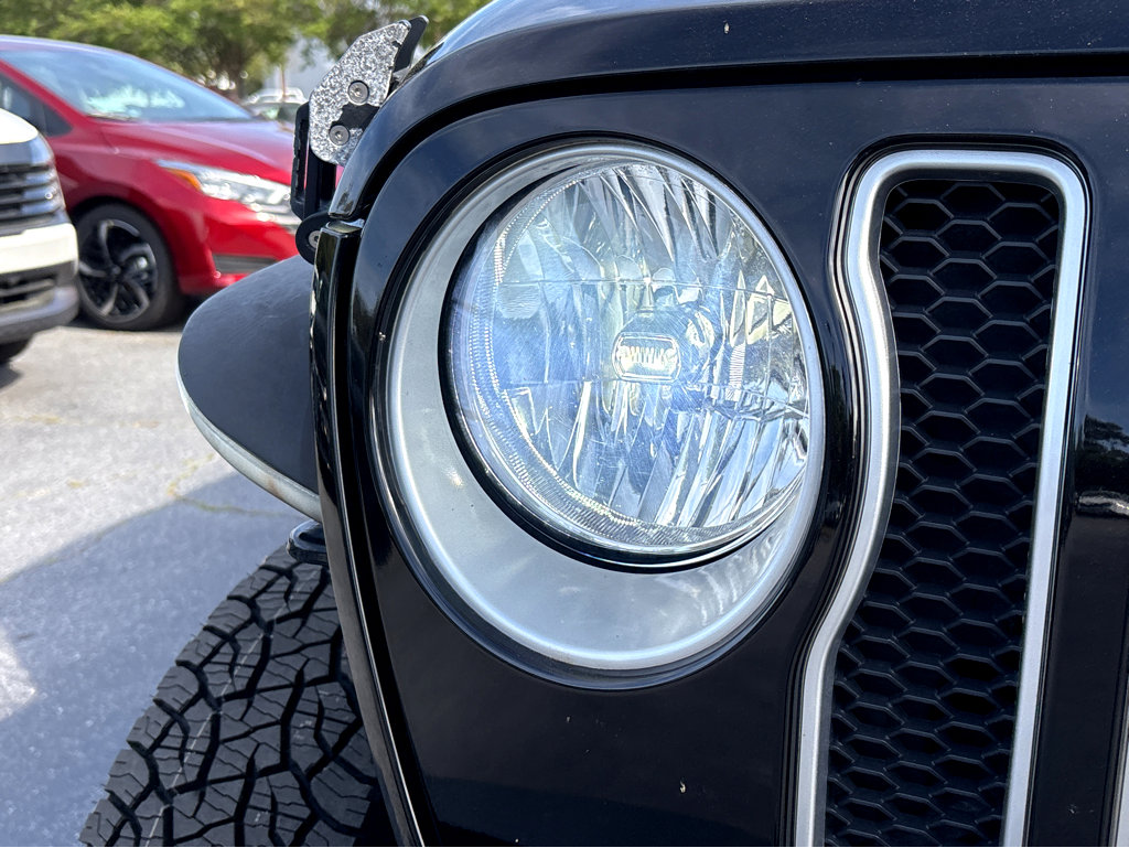 Used 2019 Jeep Wrangler Unlimited Sahara AWD/4WD image 22