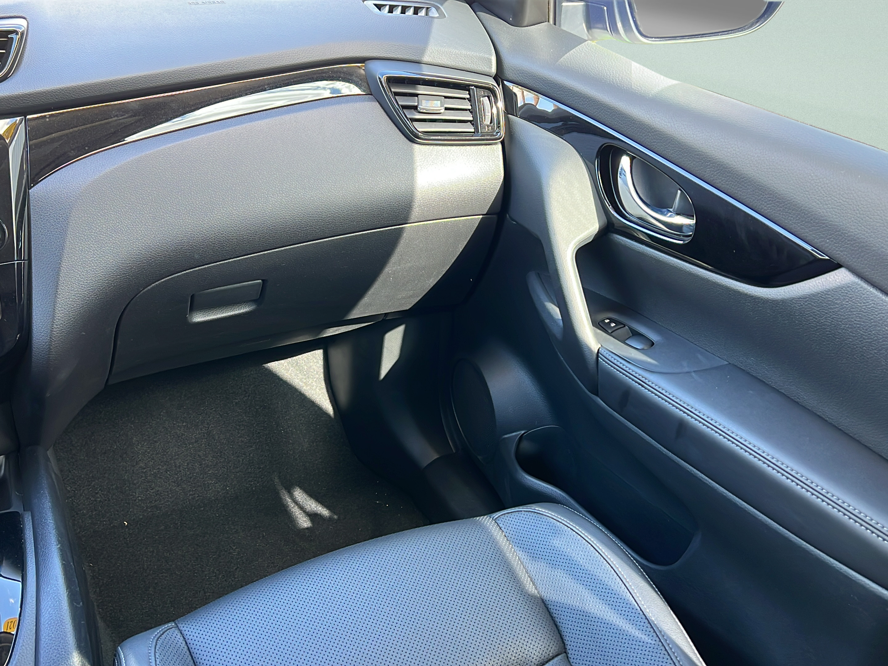 Used 2021 Nissan Rogue Sport SL w/ Premium Package FWD image 13