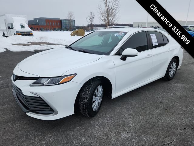 Used 2022 Toyota Camry LE FWD image 3