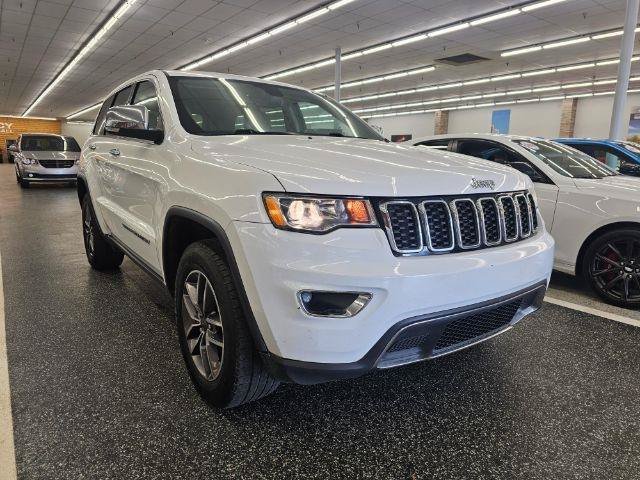Used 2019 Jeep Grand Cherokee Limited AWD/4WD image 4