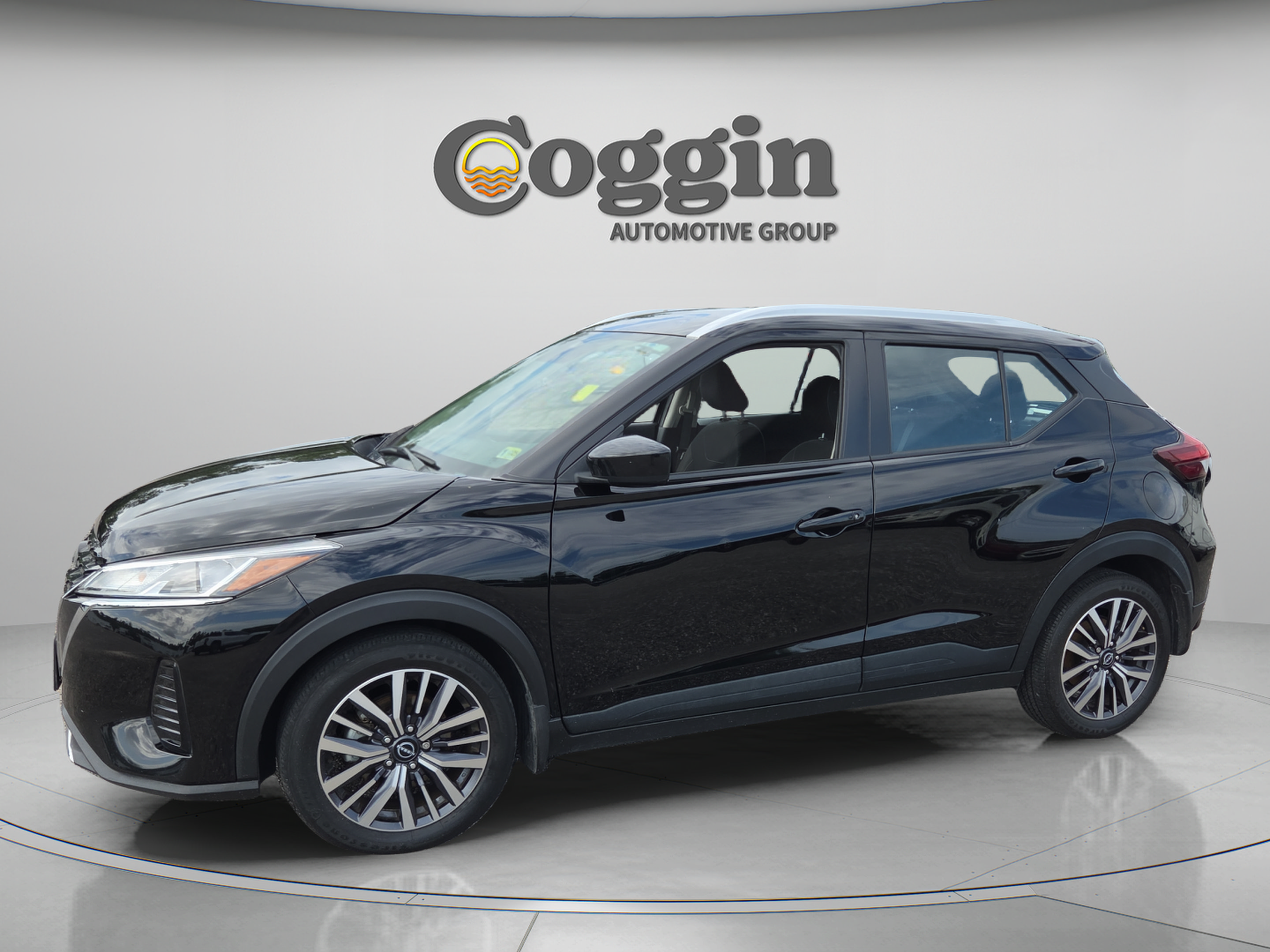 Used 2024 Nissan Kicks SV FWD image 1