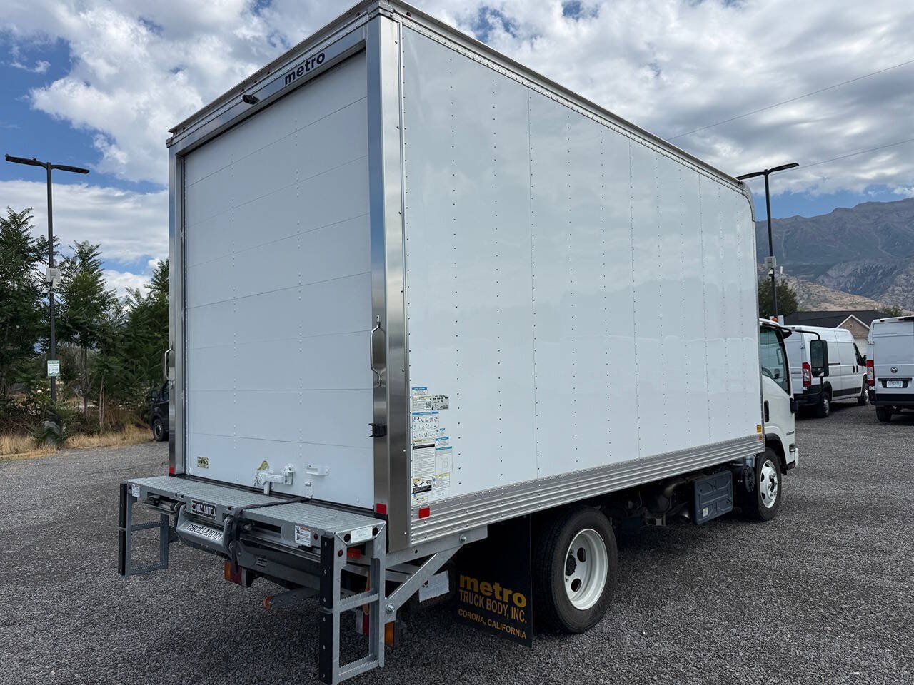 Used 2024 Chevrolet Low Cab Forward 5500HD RWD image 3