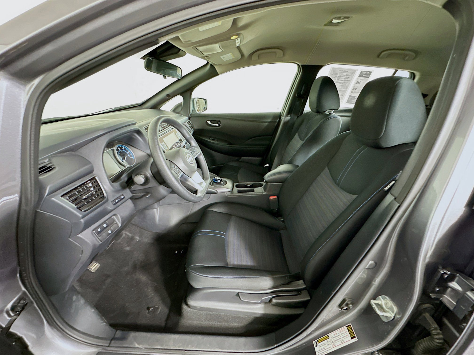 Used 2023 Nissan Leaf S image 13