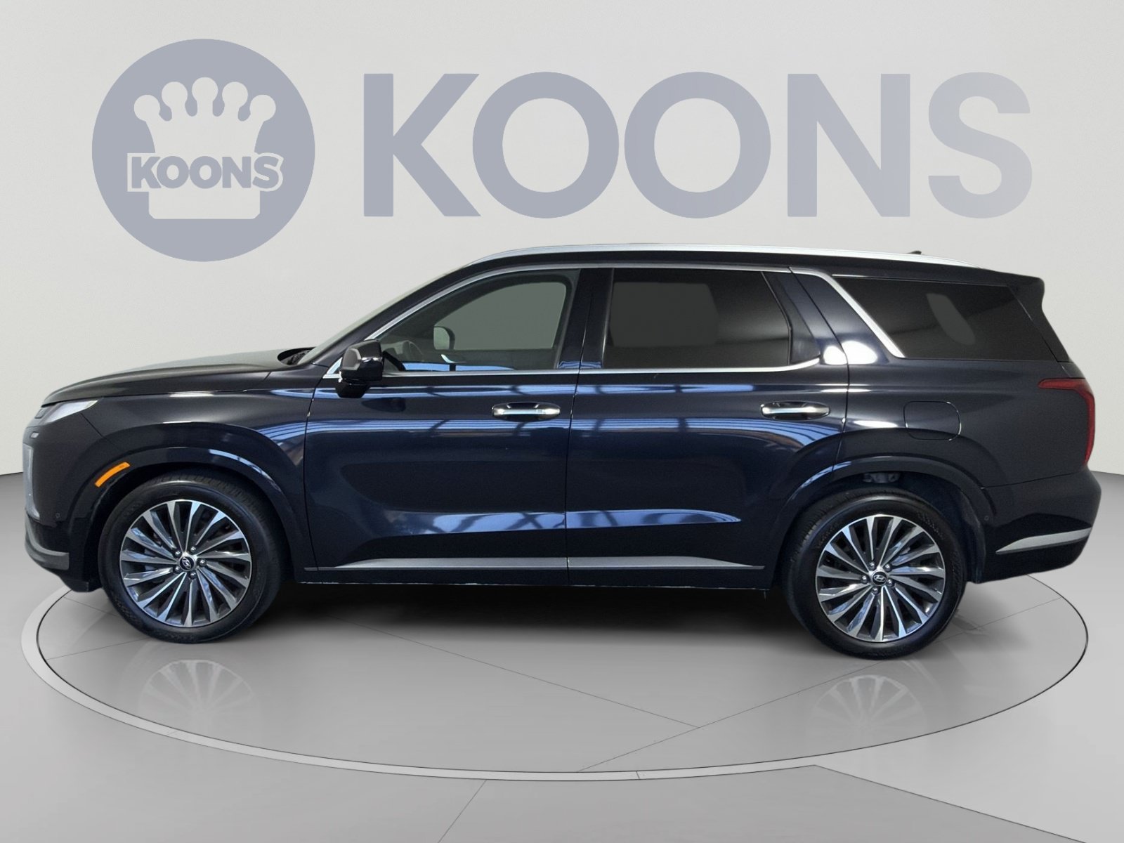 Used 2024 Hyundai Palisade Calligraphy FWD image 2