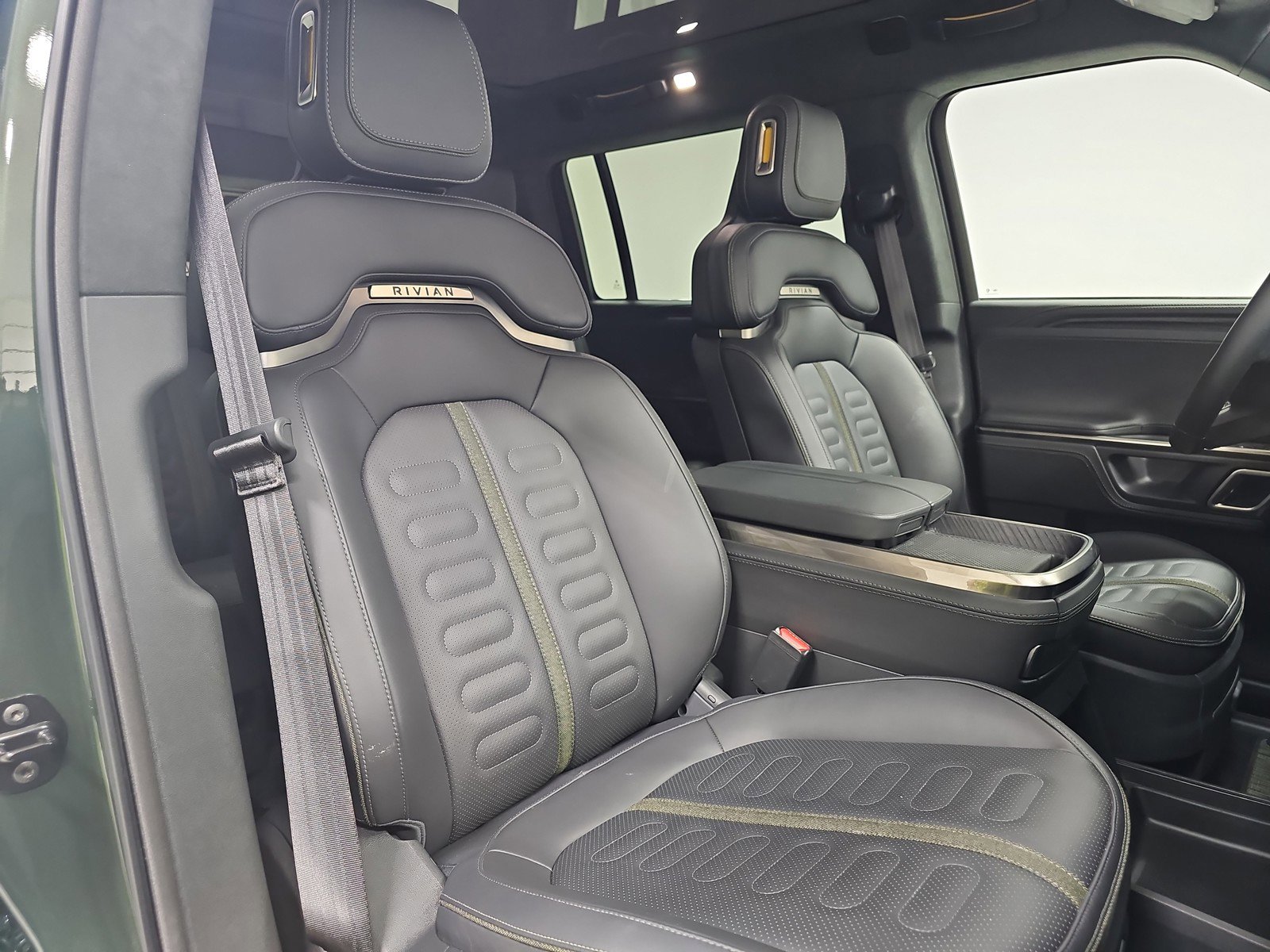 Used 2023 Rivian R1S Adventure AWD/4WD image 24