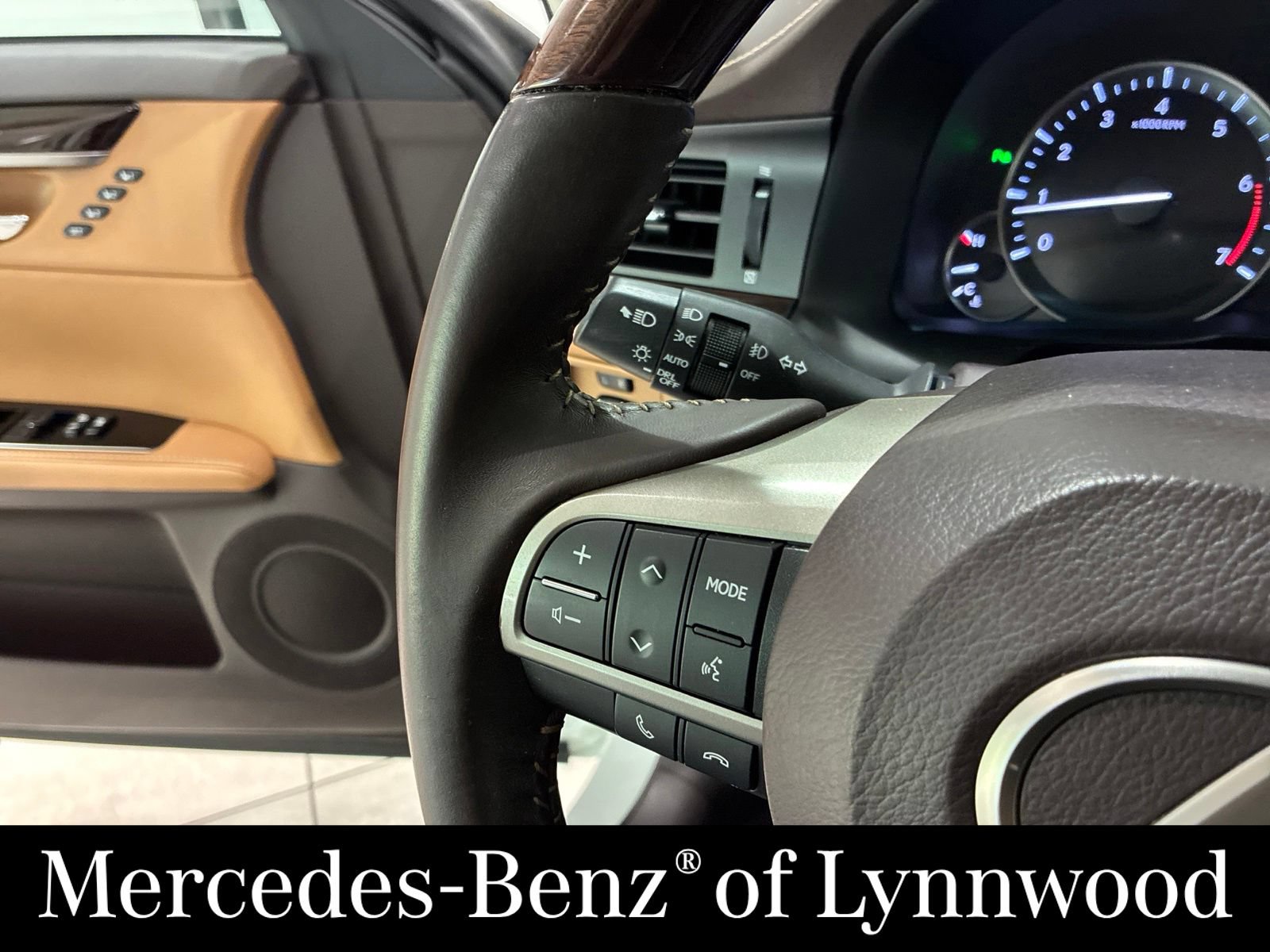 Used 2017 Lexus ES 350 w/ Premium Package FWD image 19