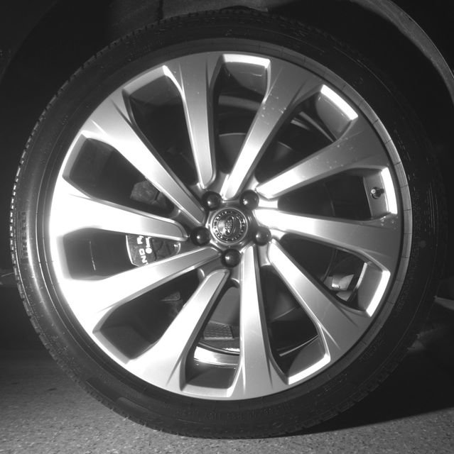 Certified 2025 Land Rover Range Rover SV image 27