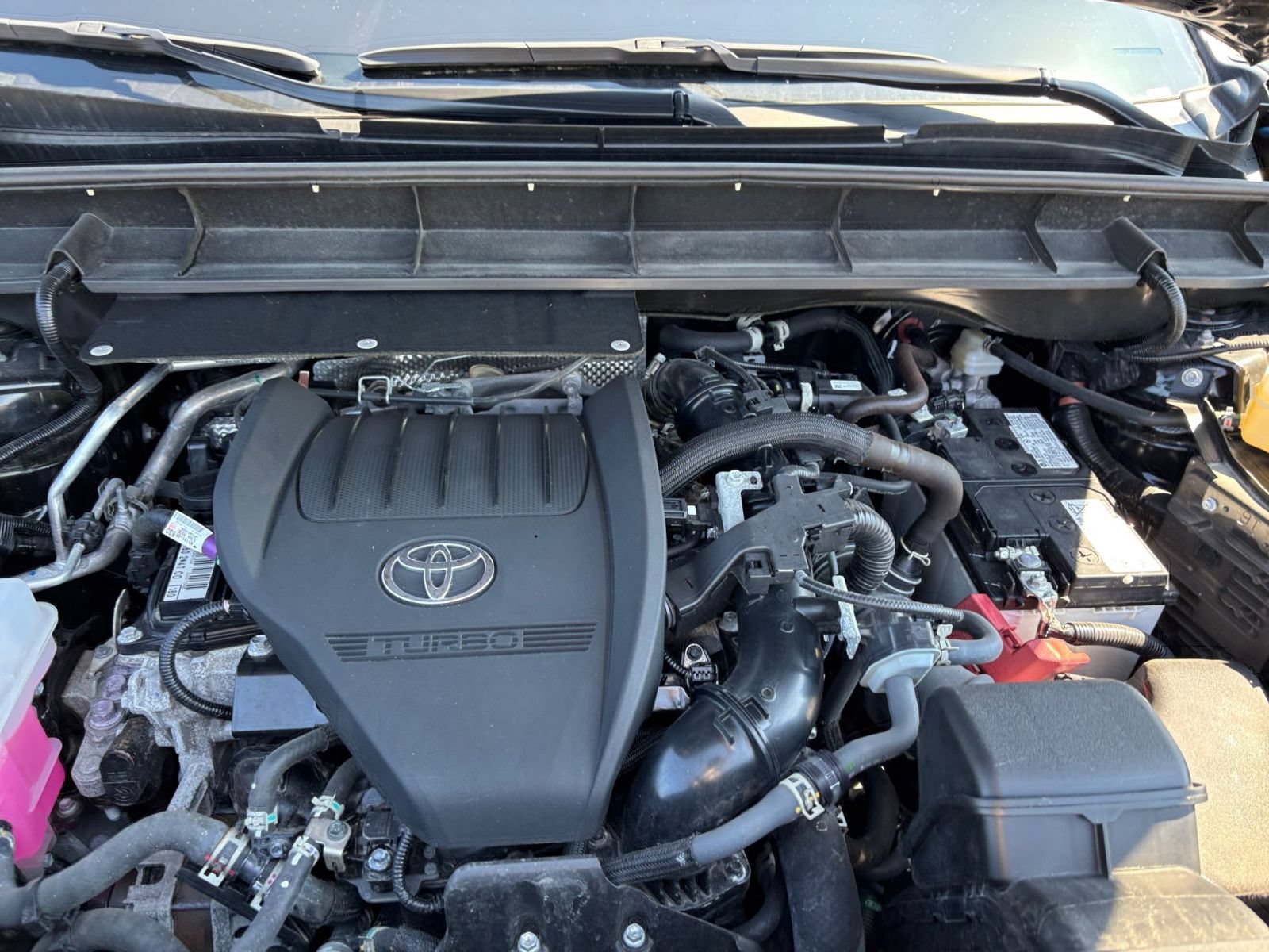 Used 2025 Toyota Highlander LE FWD image 29