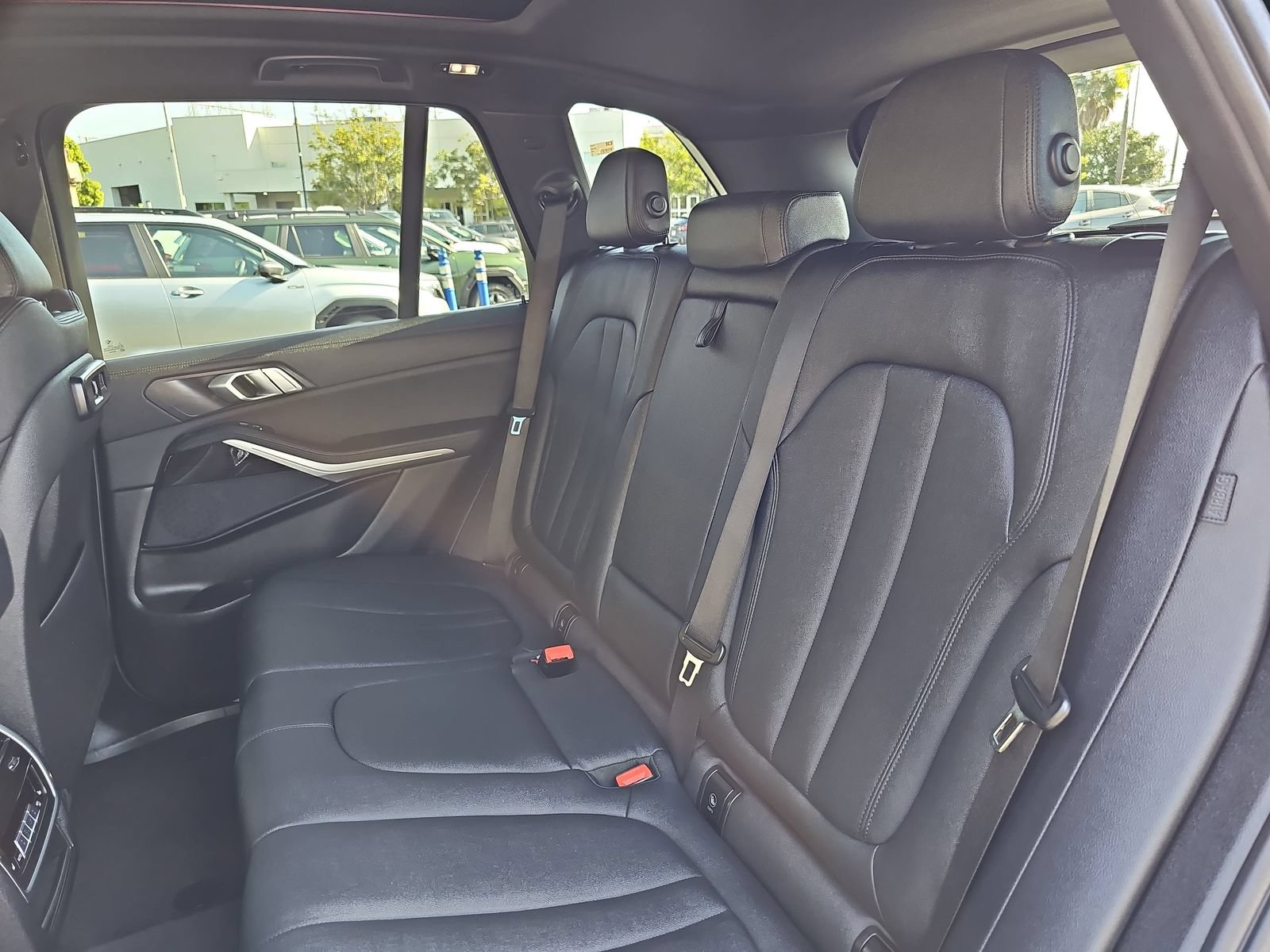 Used 2021 BMW X5 xDrive40i w/ Convenience Package AWD/4WD image 14
