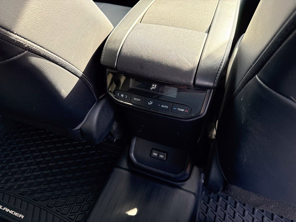 Used 2023 Toyota Highlander XLE AWD/4WD image 20