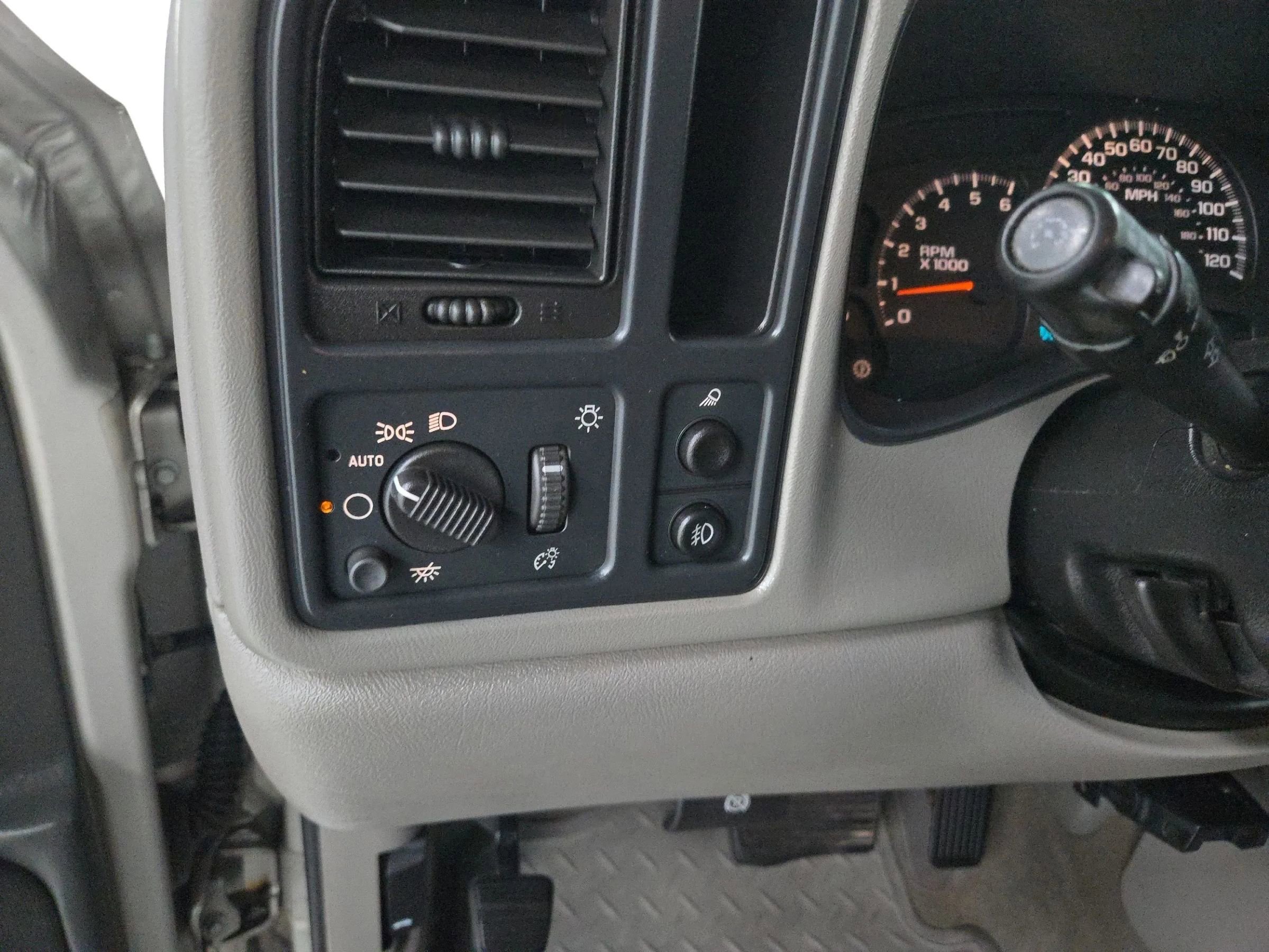 Used 2003 Chevrolet Silverado 1500 LT RWD image 17