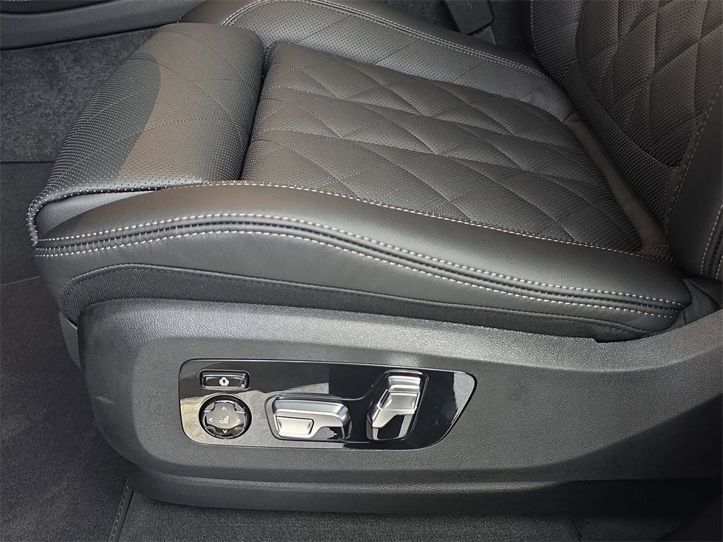 New 2026 BMW X7 xDrive40i w/ Executive Package image 29