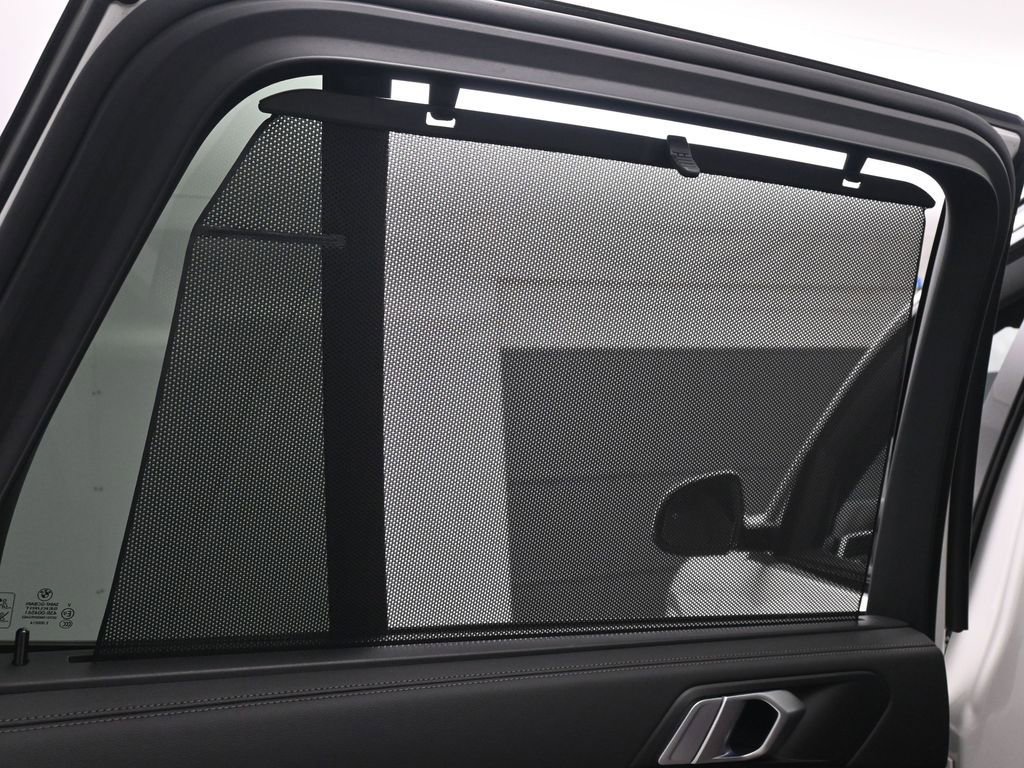 Used 2020 BMW X5 xDrive40i w/ M Sport Package image 17