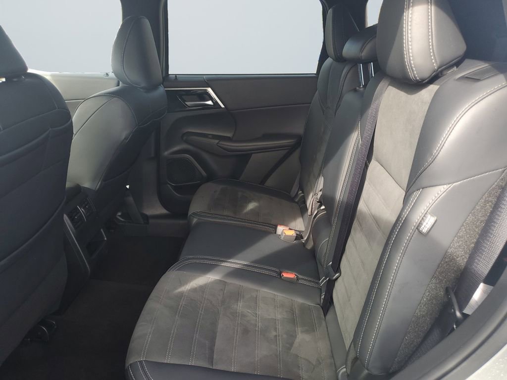 Used 2024 Mitsubishi Outlander SE image 13