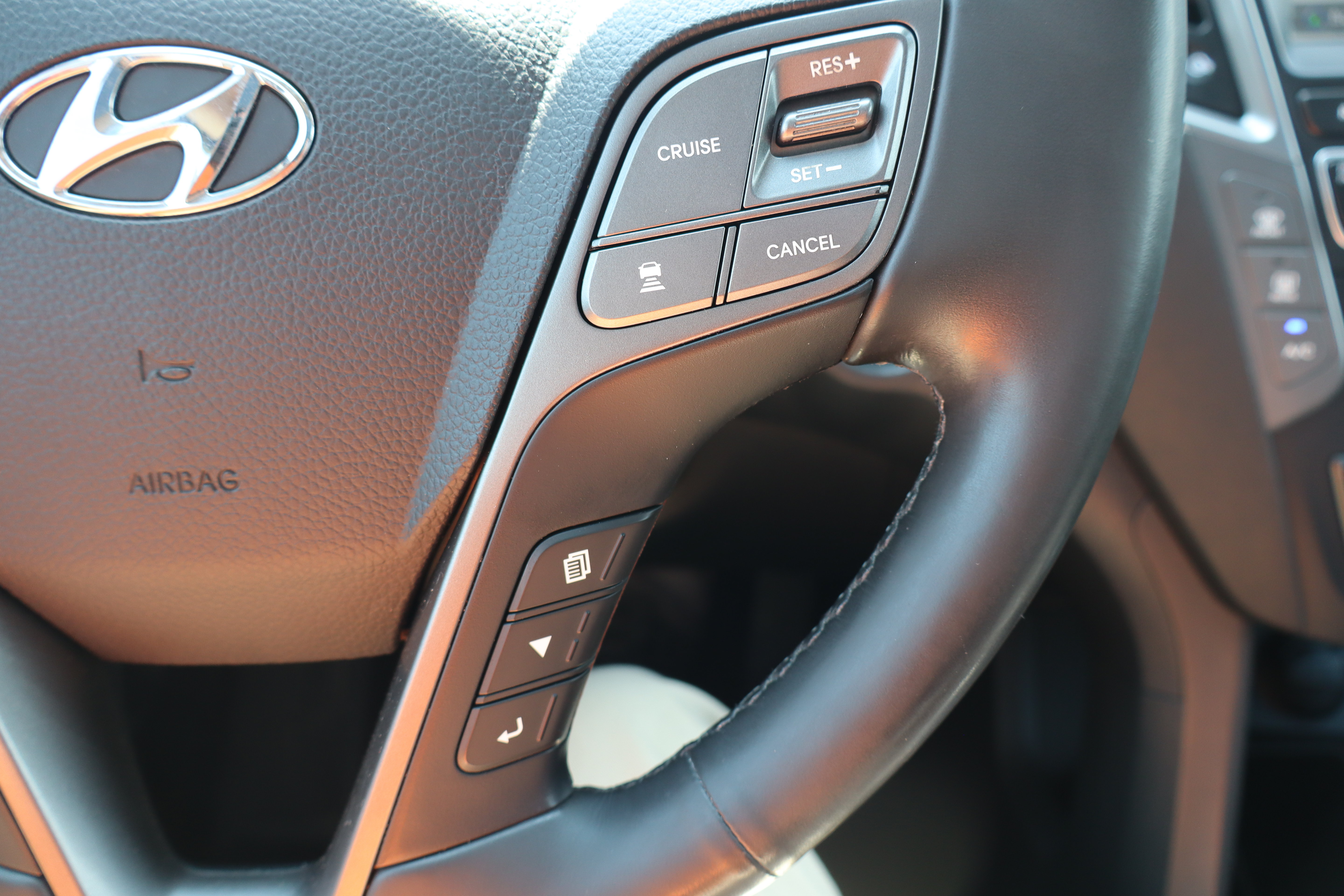 Used 2018 Hyundai Santa Fe Limited FWD image 18