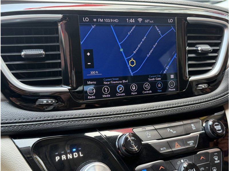 Used 2018 Chrysler Pacifica Limited FWD image 39