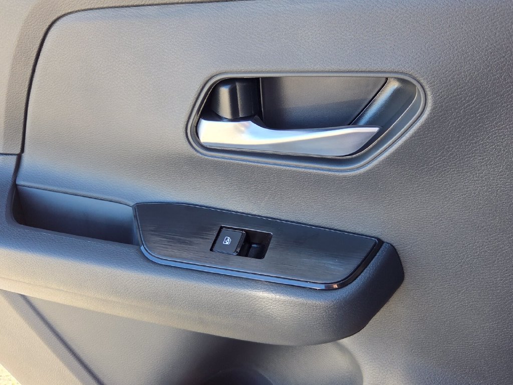 New 2027 Nissan Kicks SR w/ Cold Weather Package FWD image 9