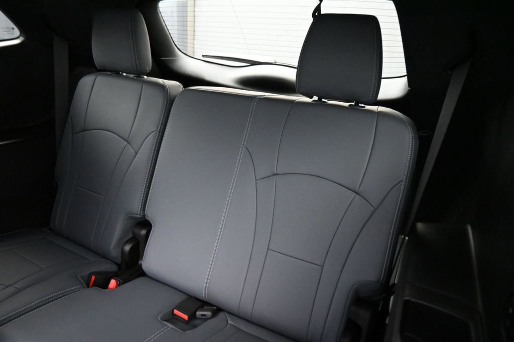 Used 2023 Buick Enclave Premium w/ Experience Buick Package FWD image 19