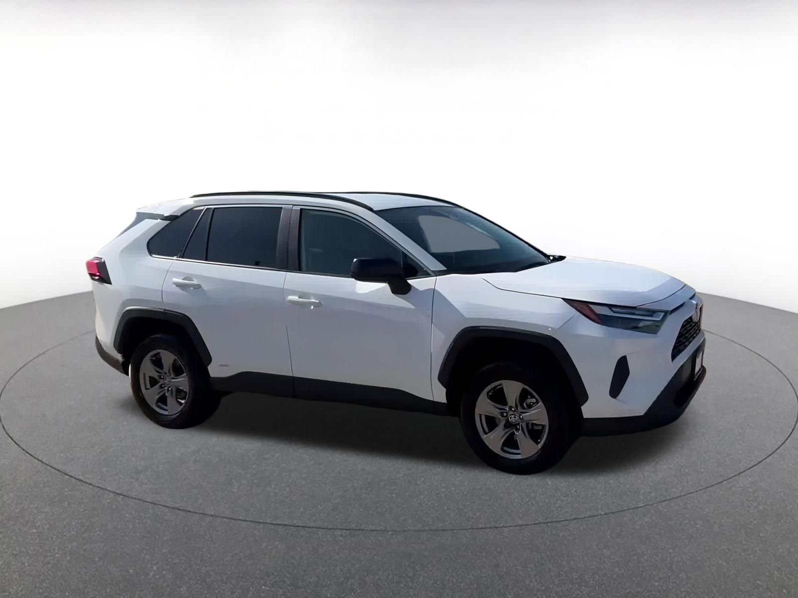 Used 2025 Toyota RAV4 LE video 2