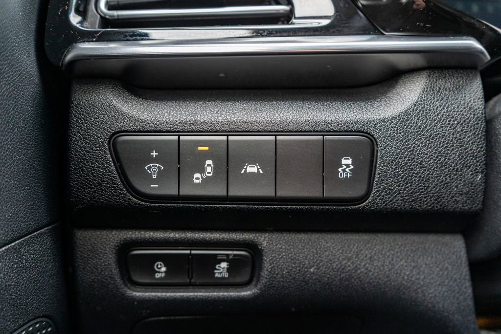 Used 2021 Kia Niro EX w/ Cold Weather Package image 20