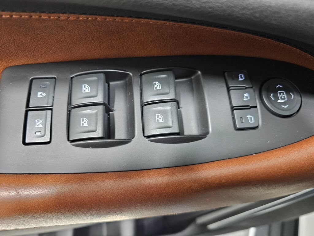 Used 2019 Cadillac Escalade Luxury AWD/4WD image 32