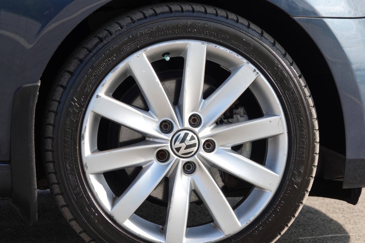 Used 2011 Volkswagen Golf TDI w/ Cold Weather Pkg FWD image 47