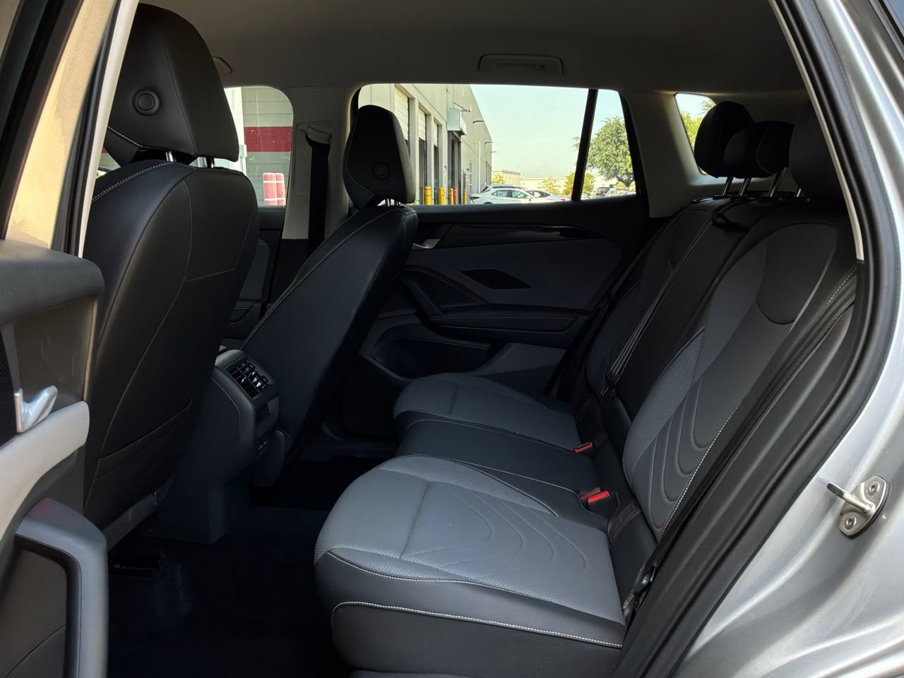 Used 2026 Volkswagen Tiguan SE FWD image 12