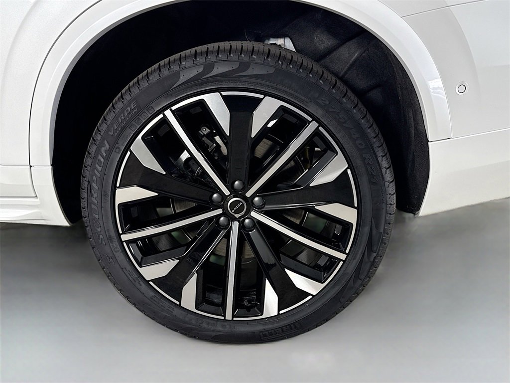New 2025 Volvo XC90 B6 Plus w/ Protection Package Premier image 33