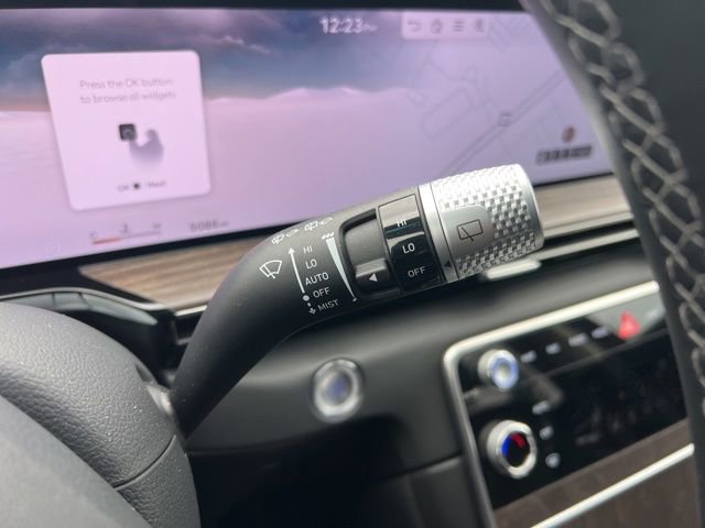 Used 2025 Genesis GV80 2.5T Select image 25