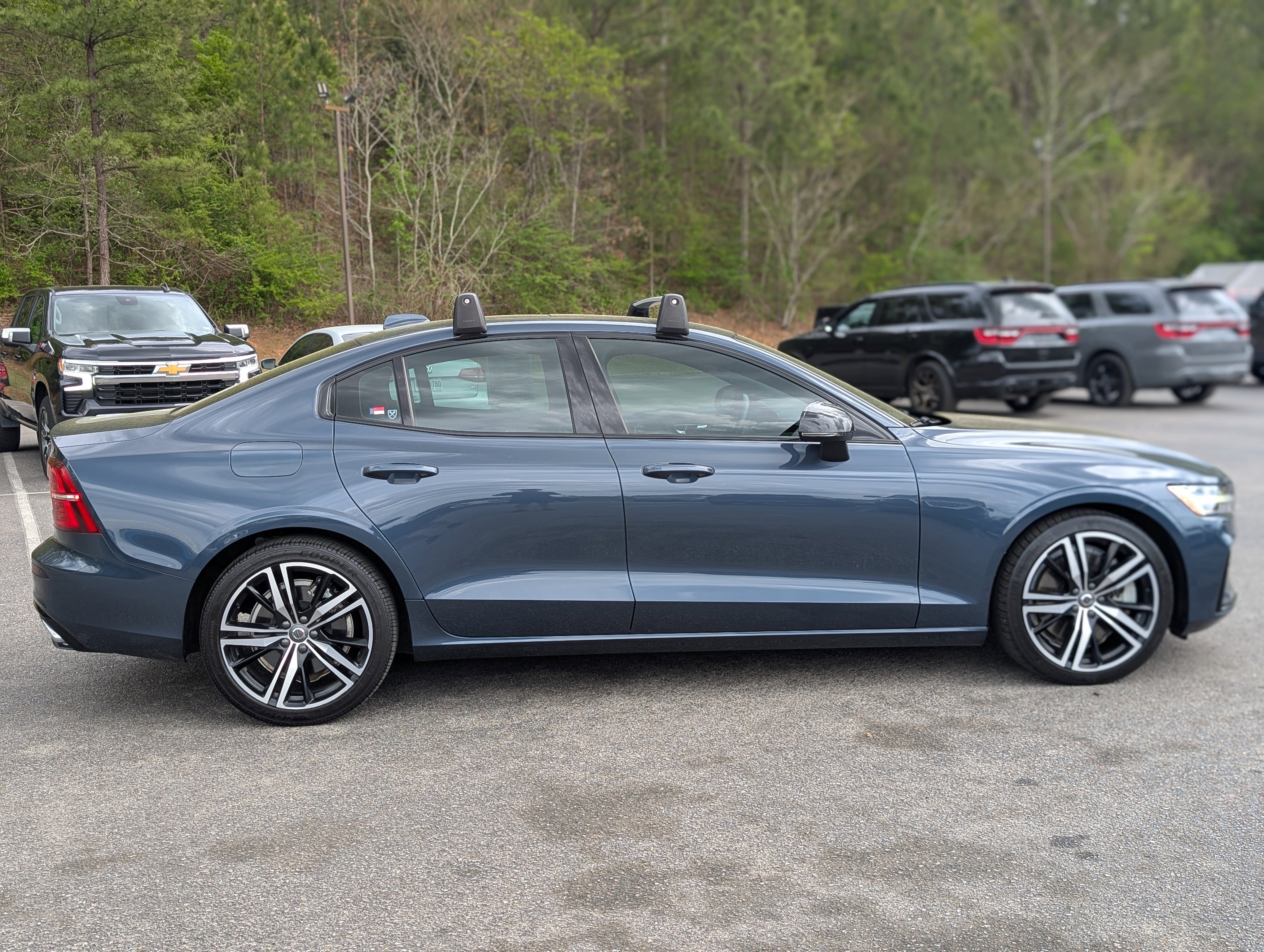 Used 2022 Volvo S60 T8 R-Design image 10