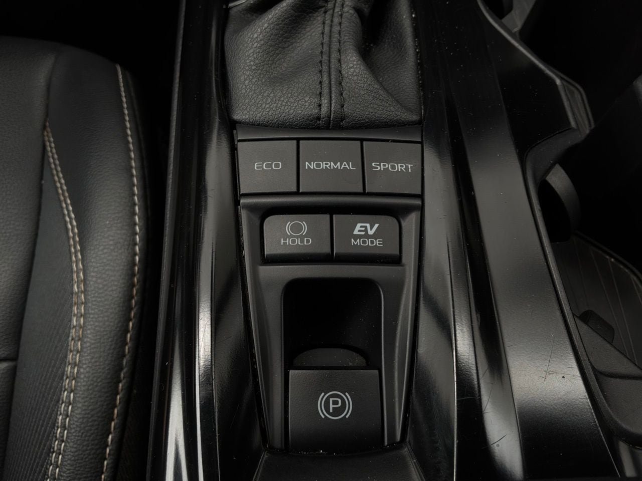 Used 2025 Toyota Camry SE FWD image 25