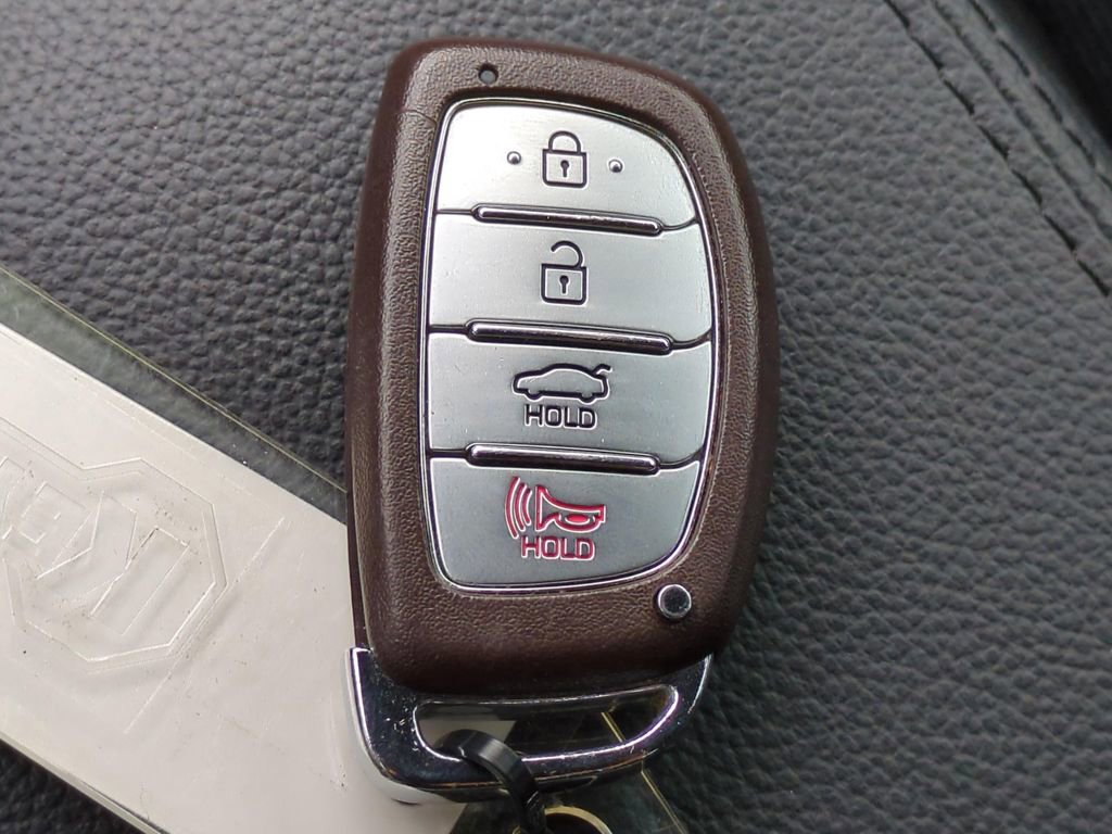 Used 2017 Hyundai Elantra Value Edition image 25