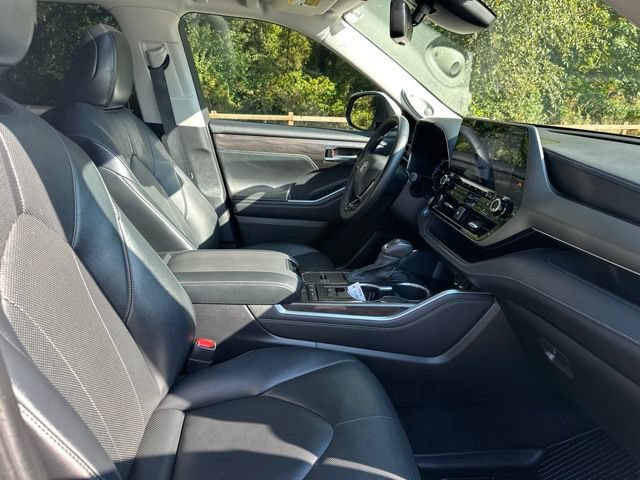 Used 2021 Toyota Highlander Limited AWD/4WD image 22