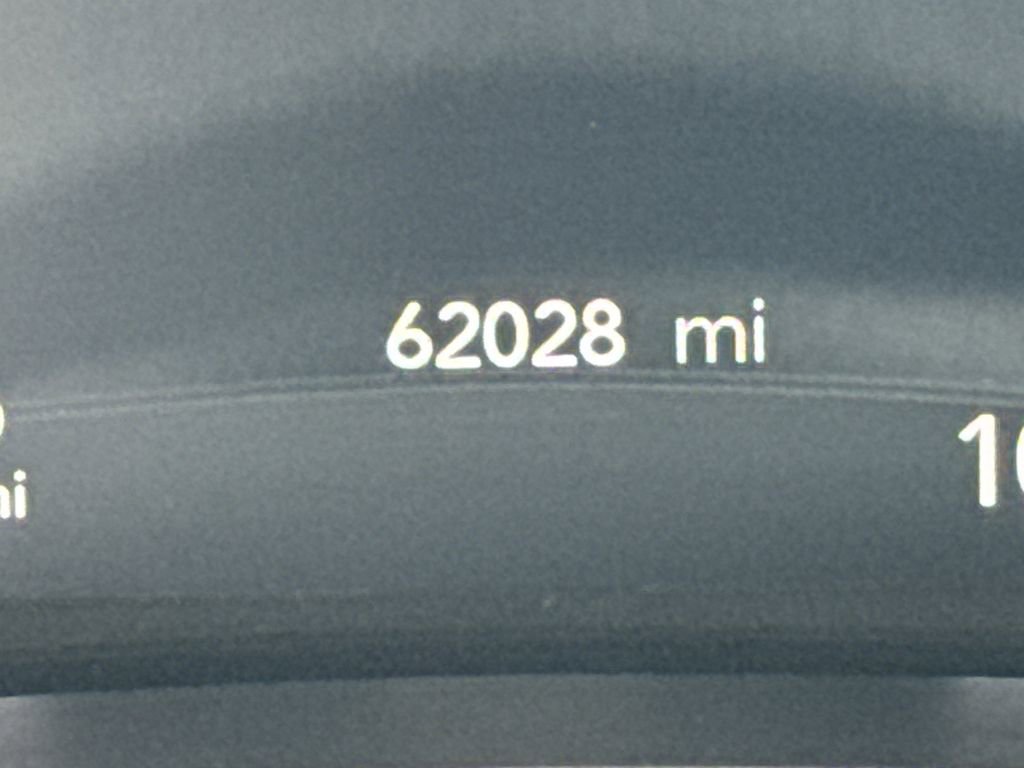 Used 2024 Chrysler Pacifica Touring-L image 26