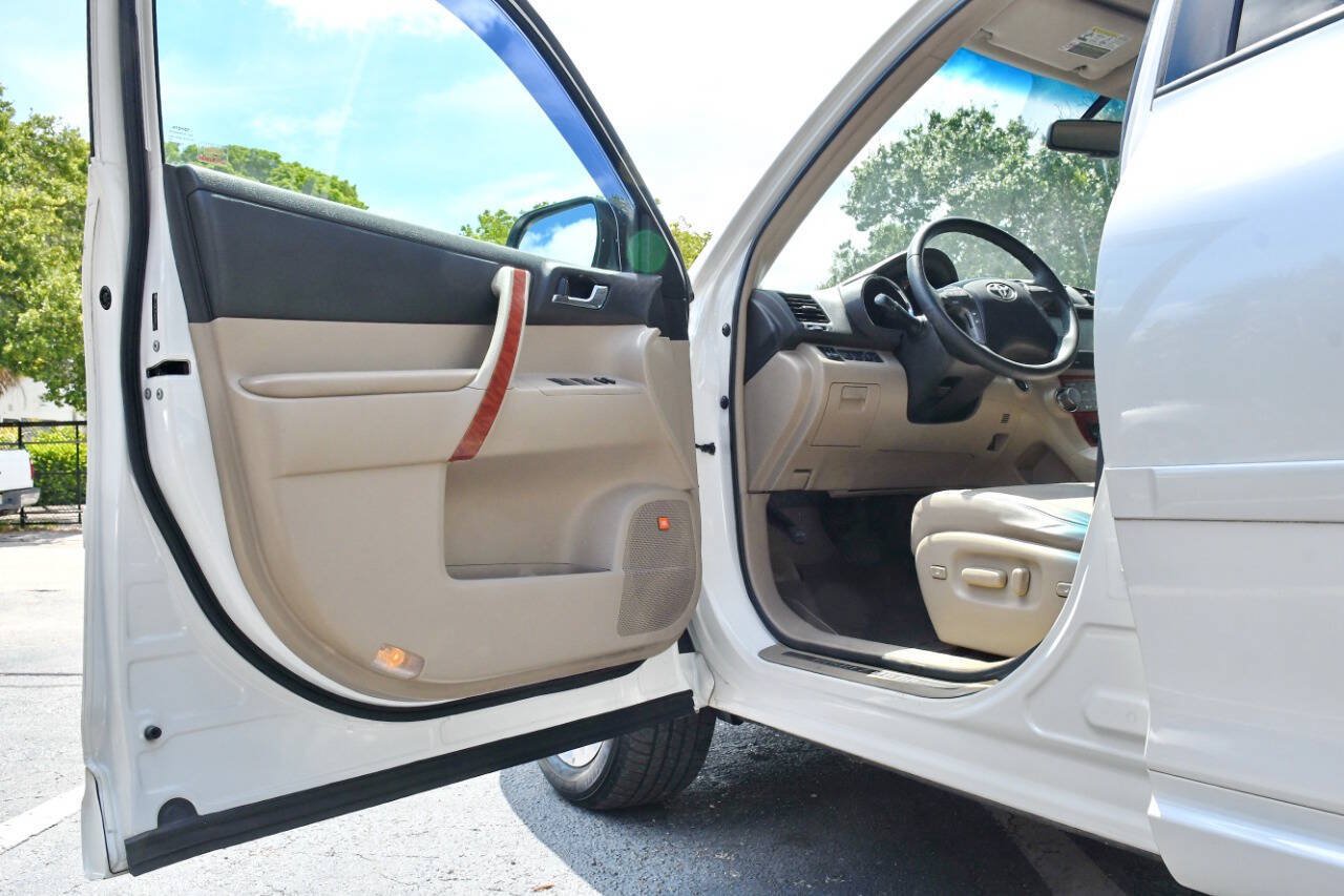 Used 2010 Toyota Highlander Limited AWD/4WD image 26