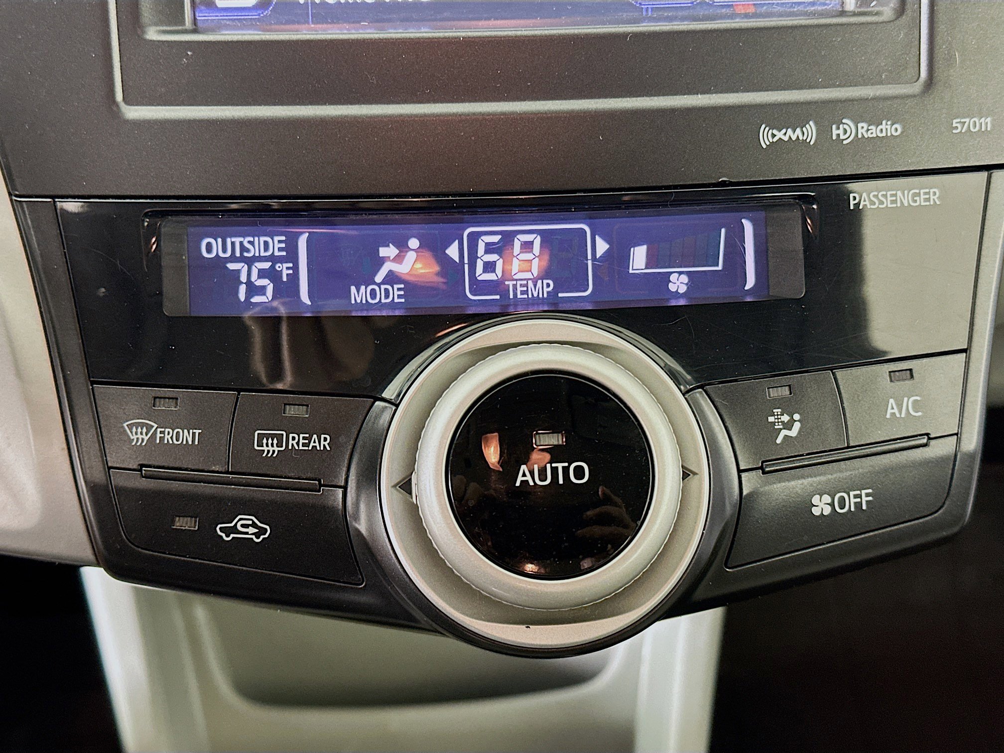 Used 2014 Toyota Prius V Five image 23